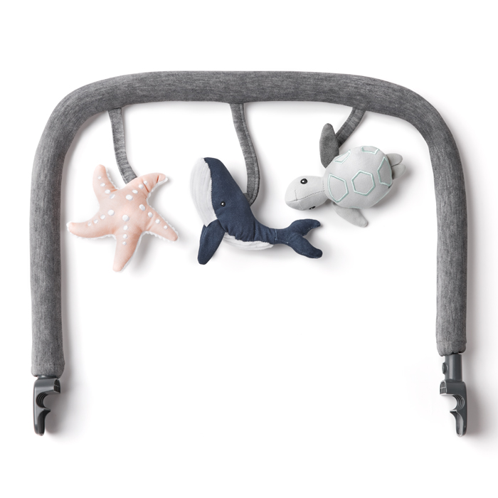 ERGOBABY - EVOLVE hračka na lehátko - Ocean wonders - Charchoal grey