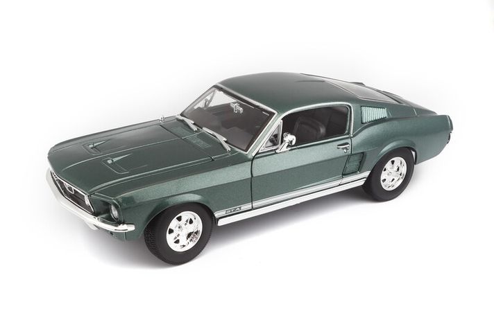 MAISTO - 1967 Ford Mustang Fastback, metal zelená, 1:18