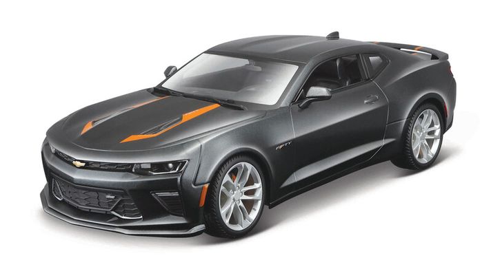 MAISTO - 2017 Chevrolet Camaro 50th Anniversary, metal šedá, 1:18