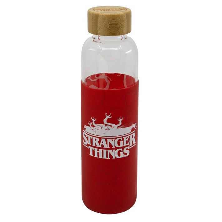 STOR - Skleněná láhev se silikonovým povrchem STRANGER THINGS 585ml, 00694